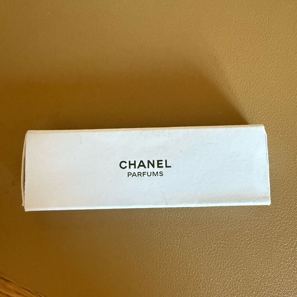 CHANEL N5 LIMITED EDITION L'EAU PARFUM KEYCHAIN - NEW - Picture 3 of 5